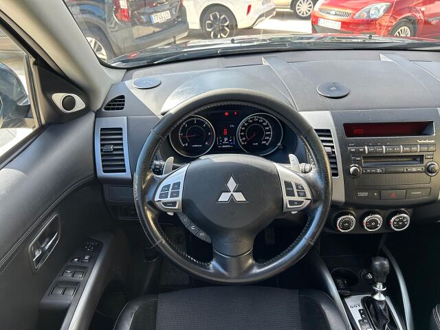 MITSUBISHI OUTLANDER 2.2 TDI AUTO 4X4 SPANISH LHD IN SPAIN 165000 MILES 7 SEATS 2010